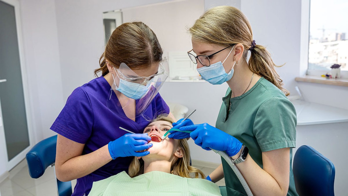 What’s It Like in a Day in the Life of a Dental Assistant?
